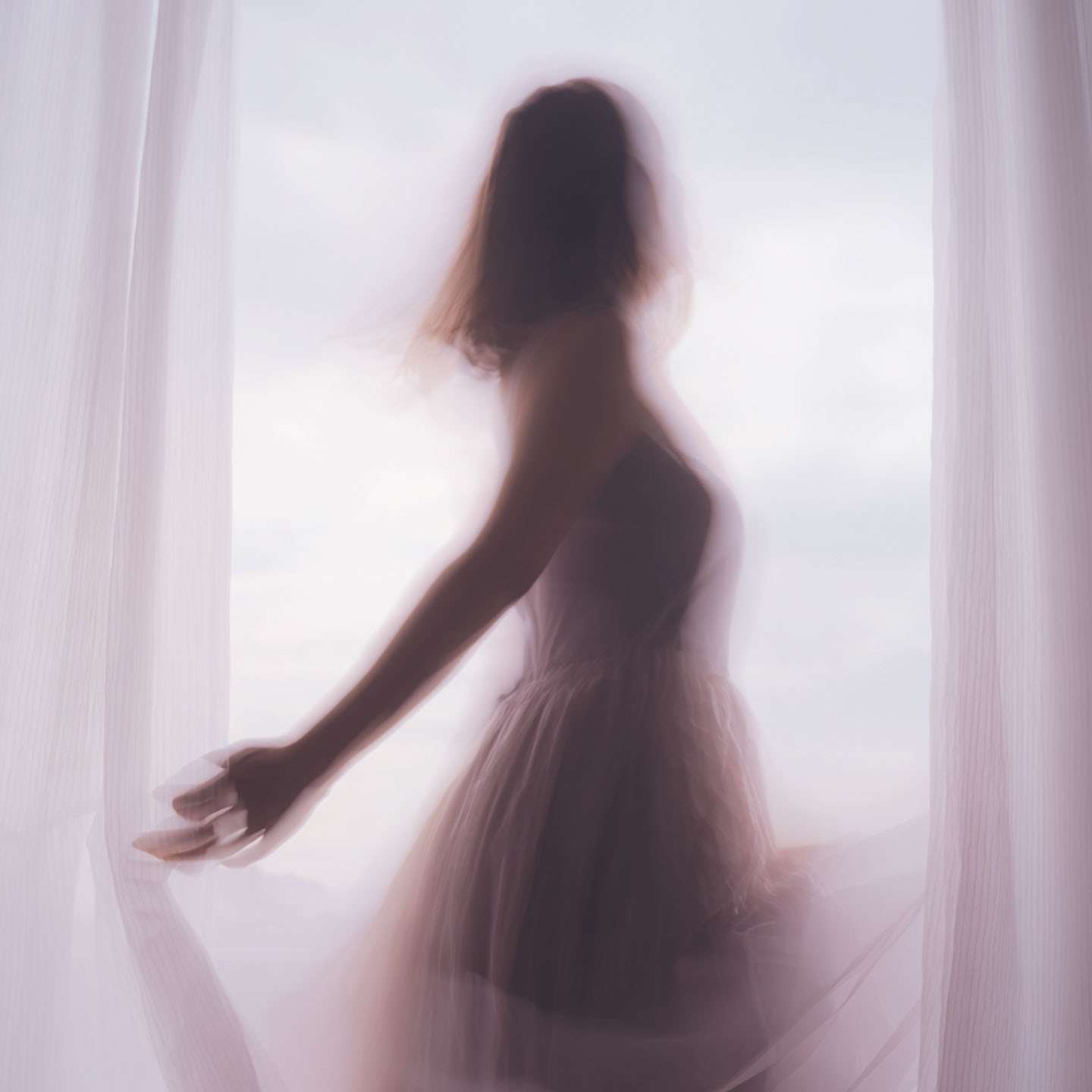 Dance of air room mist
